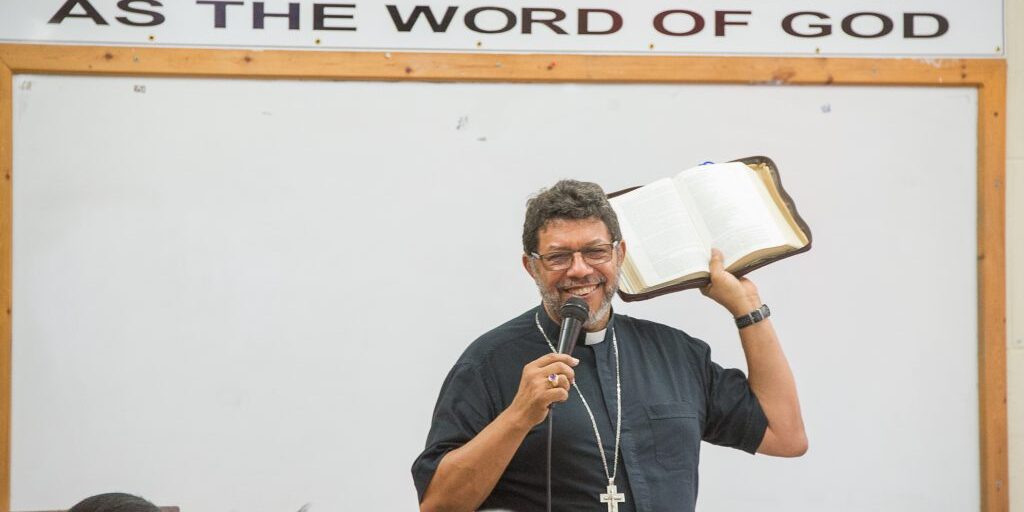 gordon-at-bible-fair-1024×681