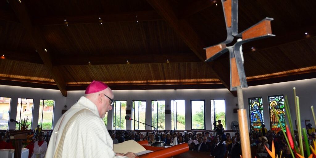 Bishop-Llanos-Antigua-church-1024×681