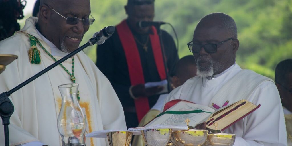 bishop-clyde-mass-1024×683