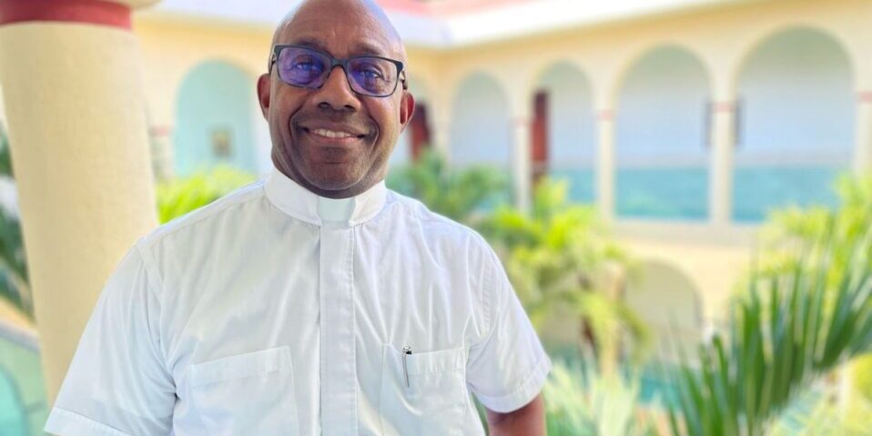 Padre-Donald-Chambers-958×559