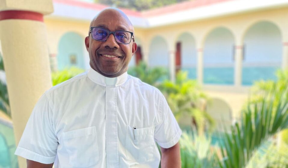 Padre-Donald-Chambers-958×559