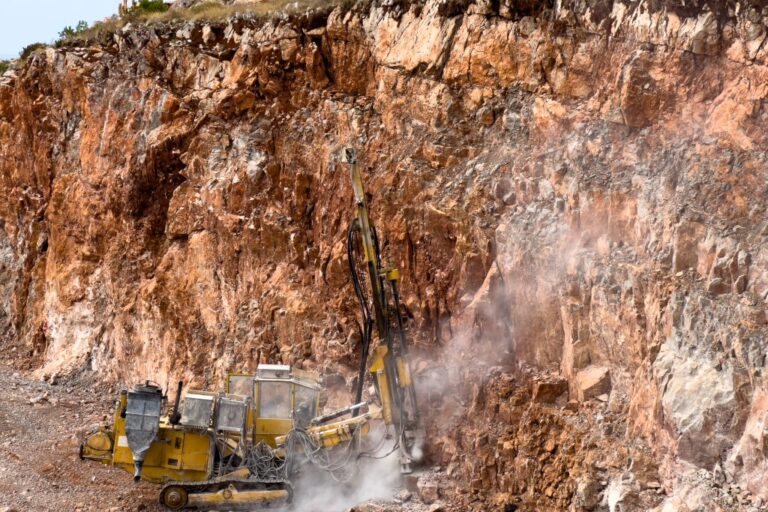 drilling-crawler-machine-drills-soil-in-a-quarry-2025-01-08-19-13-45-utc-1024×768